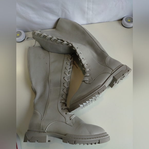 Boots - Picture 6 of 10